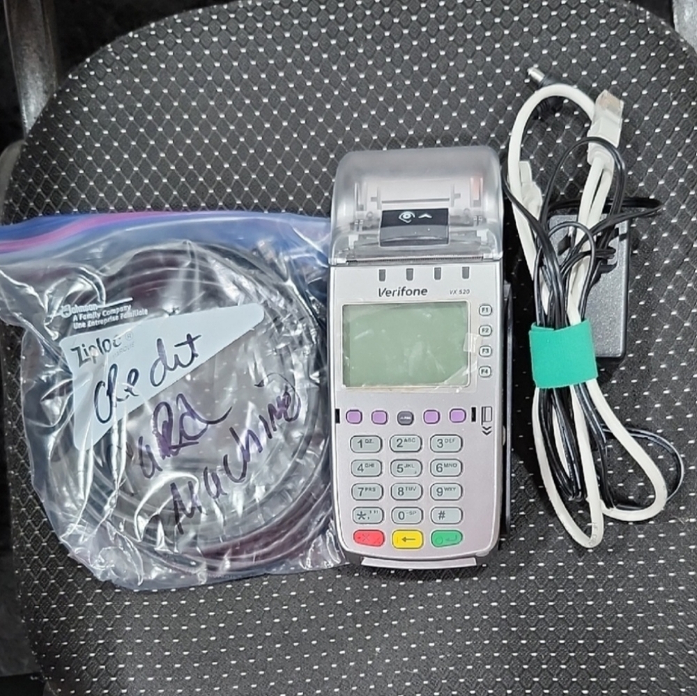 VERIFONE VX 520 CREDIT CARD TERMINAL with ACCESSORIES